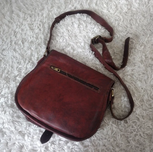 Urban Swaggr Leather Unisex Buckle Satchel Crossbody Bag - Picture 5 of 8